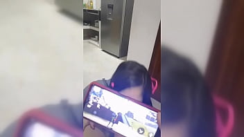 Interrumpe a su novio no lo deja jugar video casero Interrumpe a su novio no lo deja jugar video casero