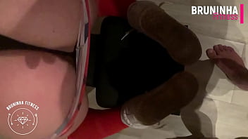 Safada chupa macho e fica peladinha