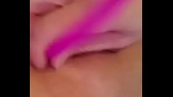 Emy angel s'amuse avec ses jouets