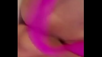 Emy angel s'amuse avec ses jouets