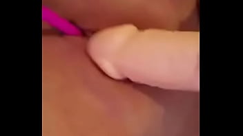 Emy angel s'amuse avec ses jouets