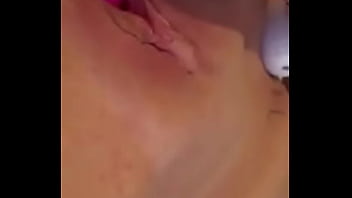 Emy angel s'amuse avec ses jouets