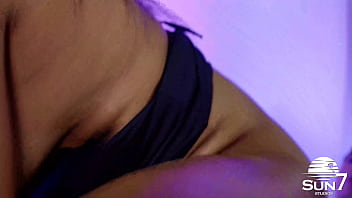 Depois da massagem é preciso gozar massagem e sexo em cima da mesa