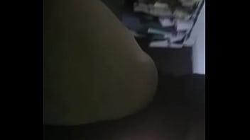 Cuarentona caliente con sexy boda se masturba y acaba con sus dedos