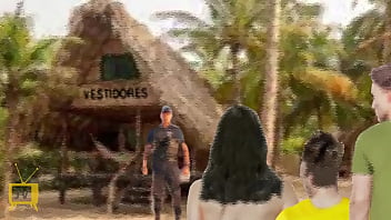 En la playa nudista con mi familia