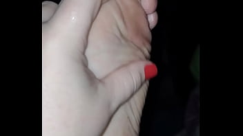 Pezinhos branquinhos delicados pequenos