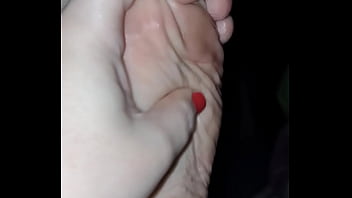 Pezinhos branquinhos delicados pequenos