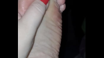 Pezinhos branquinhos delicados pequenos