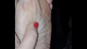 Pezinhos branquinhos delicados pequenos