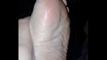 Pezinhos branquinhos delicados pequenos