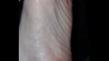 Pezinhos branquinhos delicados pequenos