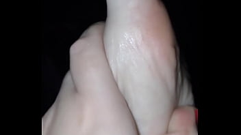 Pezinhos branquinhos delicados pequenos