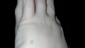 Pezinhos branquinhos delicados pequenos