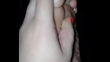 Pezinhos branquinhos delicados pequenos