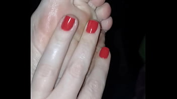 Pezinhos branquinhos delicados pequenos