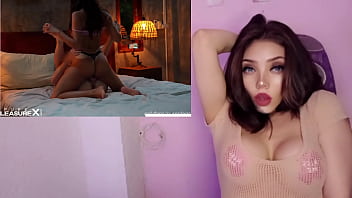 Masturbandome con la amante caliente jugando con el pene