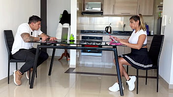 Nonton Cuckold Gamer! His Roommate Fucks His Girlfriend While He Plays Video Games thumbnail