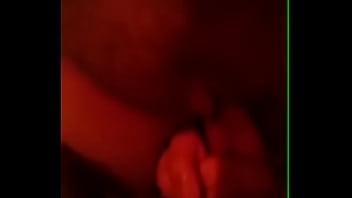 Novinha metendo os dedos