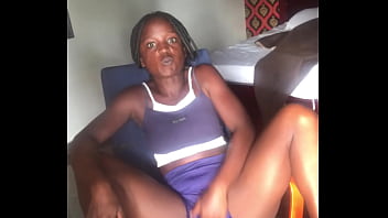 Crazybitch having fun whiles talking dirty about her manager whiles her manager wasn’t around