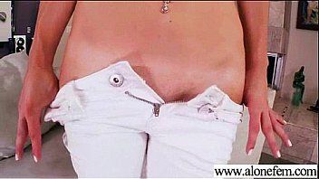 Aubrielle summer amateur girl in front of cam masturbates with things mov 15