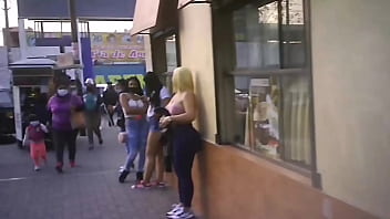 Chama con enorme corazon en megaplaza