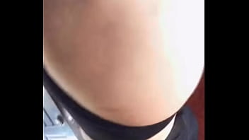 Bailando rico en tanga