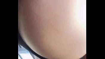 Bailando rico en tanga