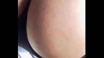 Bailando rico en tanga