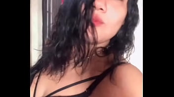 Bailando rico en tanga