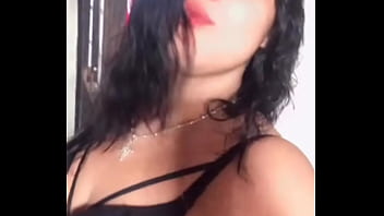 Bailando rico en tanga