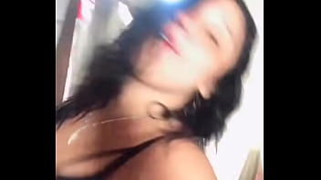 Bailando rico en tanga