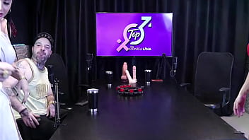 Monica lima faz seu marido de corno ao vivo no topcast a safada da dieni gaucha foi chupada pela monica lima enquanto seu corno fica ajudando tudo isso completo no red