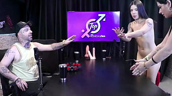 Monica lima faz seu marido de corno ao vivo no topcast a safada da dieni gaucha foi chupada pela monica lima enquanto seu corno fica ajudando tudo isso completo no red