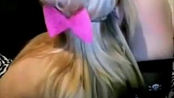 Amateurs in front of webcam