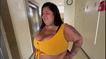 Cntrolei o brinquedo dela na entrada do prédio continuação do bar