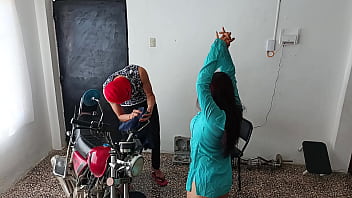 Esclusivo seduzco a mi vecino mientras realiza la limpieza de su motocicleta mis nalgas desean tener sexo hoy mismo Esclusivo seduzco a mi vecino mientras realiza la limpieza de su motocicleta mis nalgas desean tener sexo hoy mismo