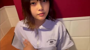 彼女とご飯デート最中にムラムラしてきてト◯レで一発抜いてくれるませた女子◯生。「お互い気持ちよくなったね」って発言する僕の彼女。