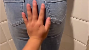 彼女とご飯デート最中にムラムラしてきてト◯レで一発抜いてくれるませた女子◯生。「お互い気持ちよくなったね」って発言する僕の彼女。