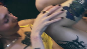 Come see me cumming with my pretty feet