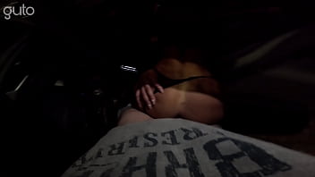 Foderia essa putinha assim no meio da rua em frente a balada