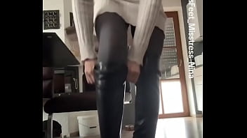 Good morning ️#boots #feet #feetfetish #nylonfeet #nylonfetısh #teen