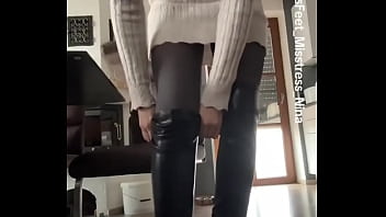 Good morning ️#boots #feet #feetfetish #nylonfeet #nylonfetısh #teen