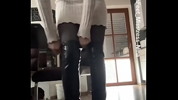 Good morning ️#boots #feet #feetfetish #nylonfeet #nylonfetısh #teen