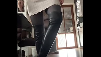 Good morning ️#boots #feet #feetfetish #nylonfeet #nylonfetısh #teen