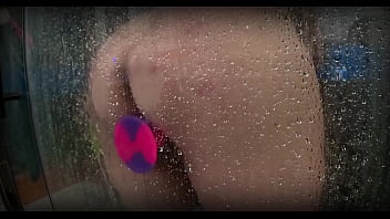 Spied on my chubby roomate trying her new toy in the shower almost dropped my phone trying to not get caught