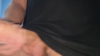 Apri la bocca italiano sporco sexy in maglietta guarda come ti sborro in bocca con il mio cazzo grosso