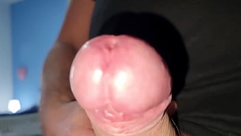 Apri la bocca italiano sporco sexy in maglietta guarda come ti sborro in bocca con il mio cazzo grosso