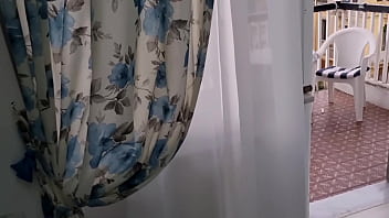 Apri la bocca italiano sporco sexy in maglietta guarda come ti sborro in bocca con il mio cazzo grosso