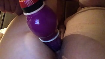 Portandome mal con vecino misbehaving with neighbor while hubby is gone