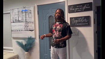 Lucky delivery guy get the best tip of his life